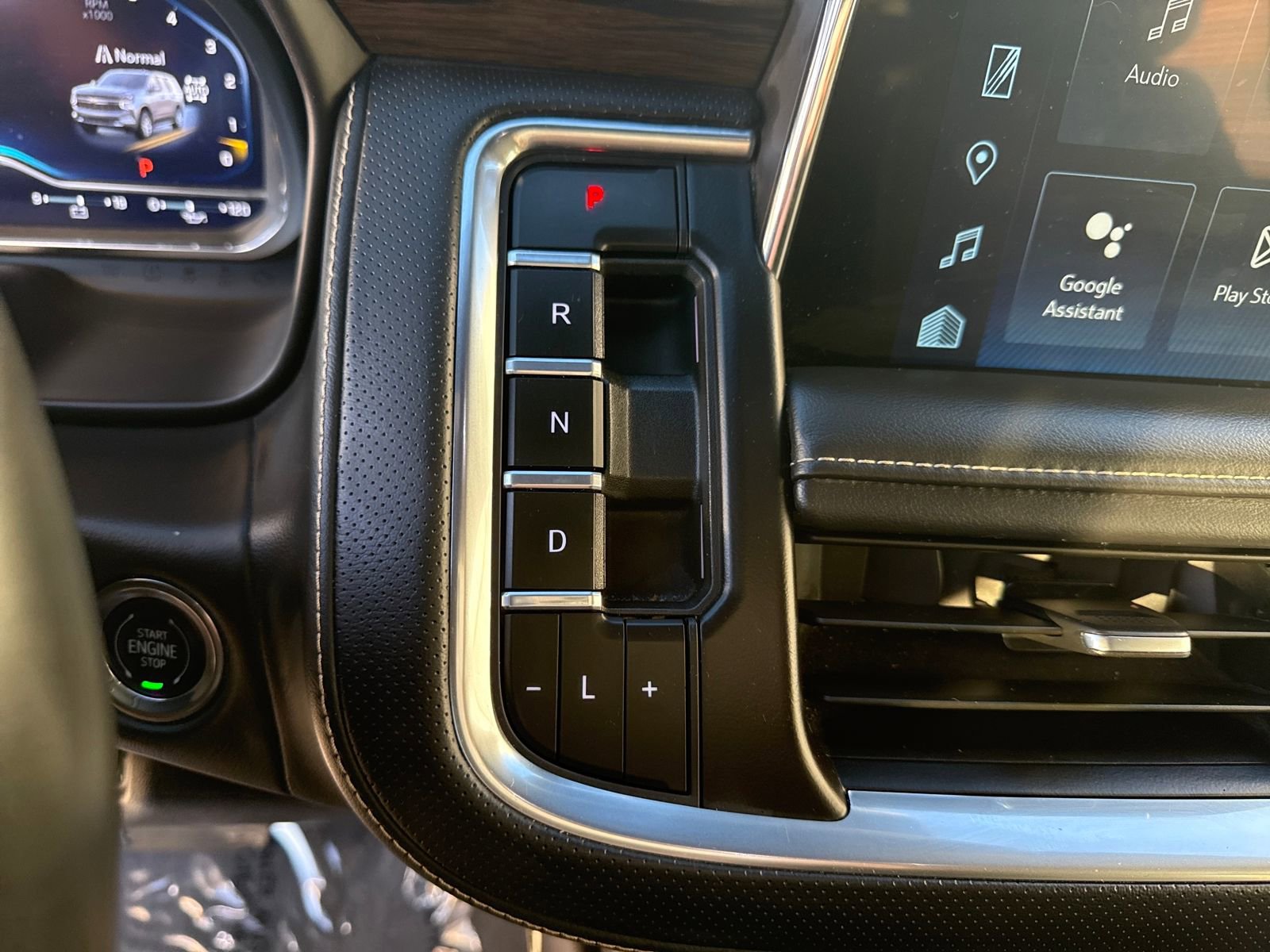 Used 2023 Chevrolet Suburban Premier image 24