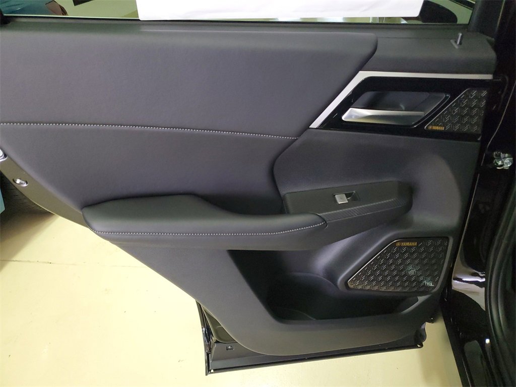 New 2025 Mitsubishi Outlander SE image 13