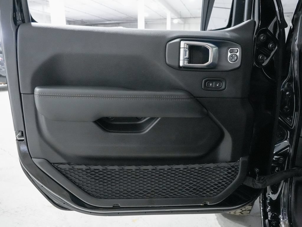 Used 2022 Jeep Wrangler Unlimited Rubicon w/ Xtreme Recon 35" Tire Package AWD/4WD image 31