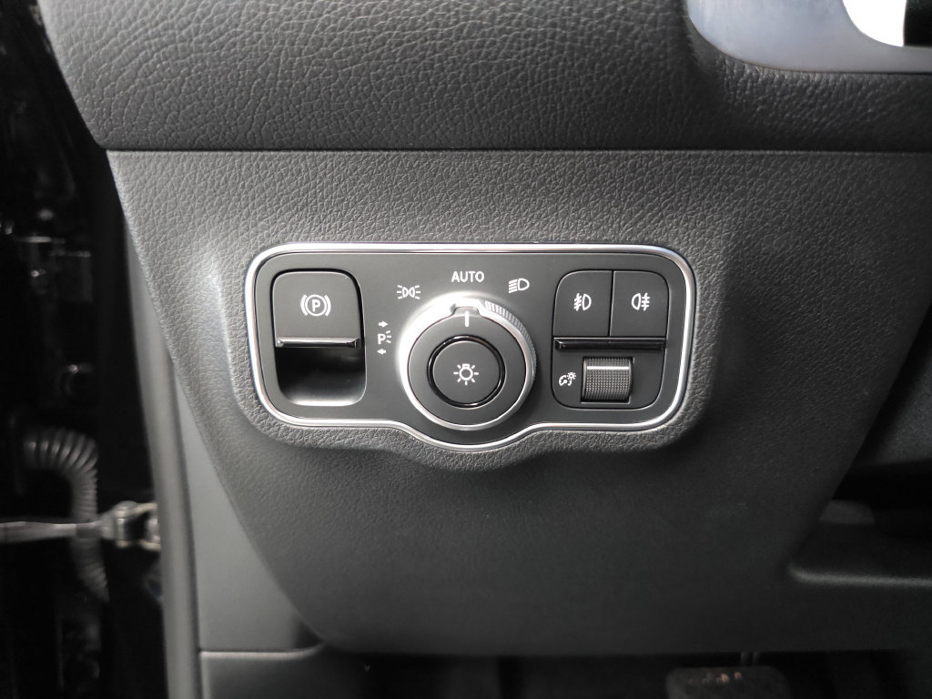 Certified 2026 Mercedes-Benz GLB 250 4MATIC image 9
