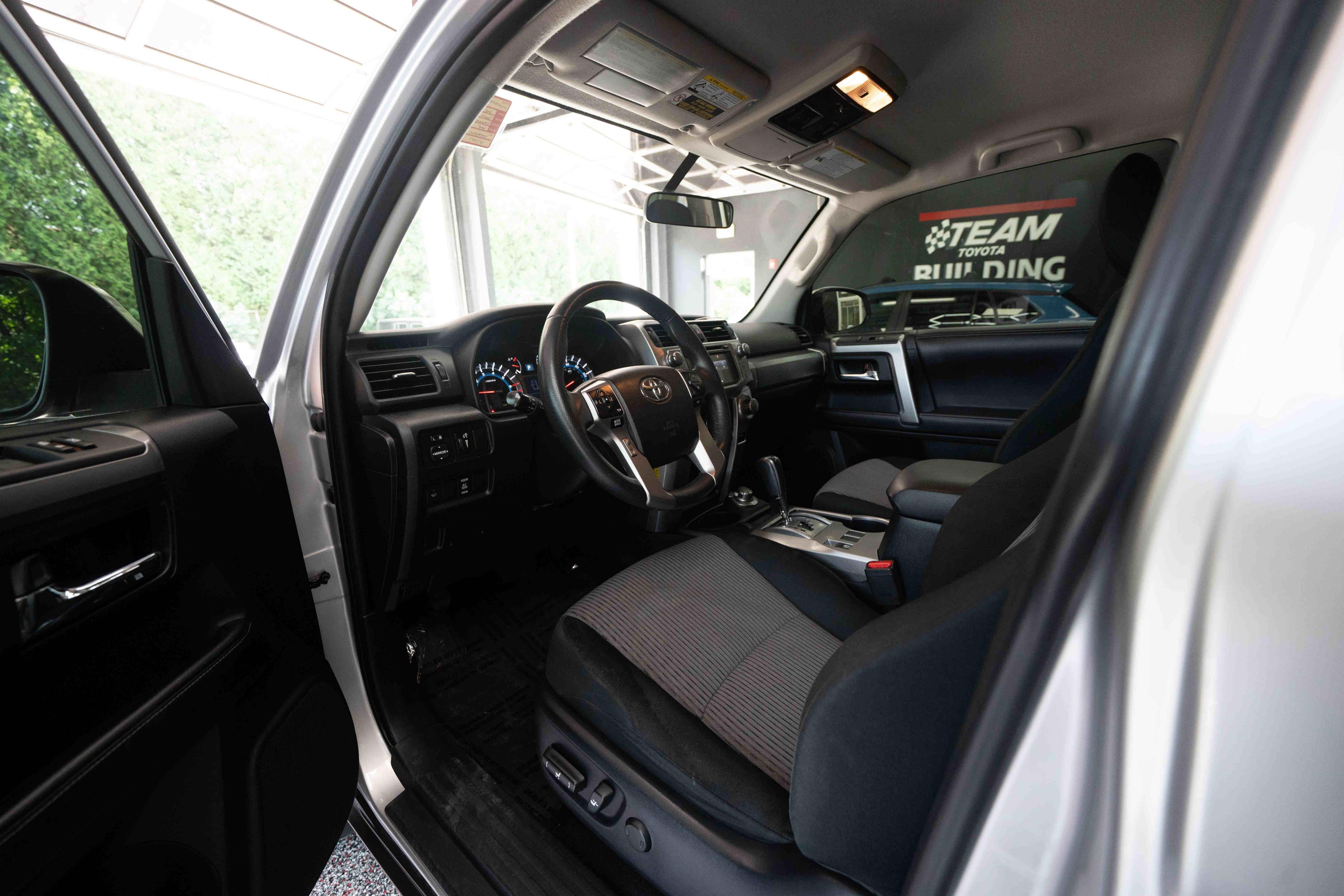 Used 2018 Toyota 4Runner SR5 AWD/4WD image 8