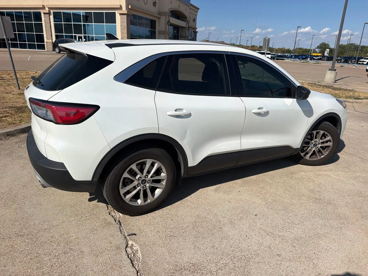 Used 2022 Ford Escape SE w/ Convenience Package FWD image 11