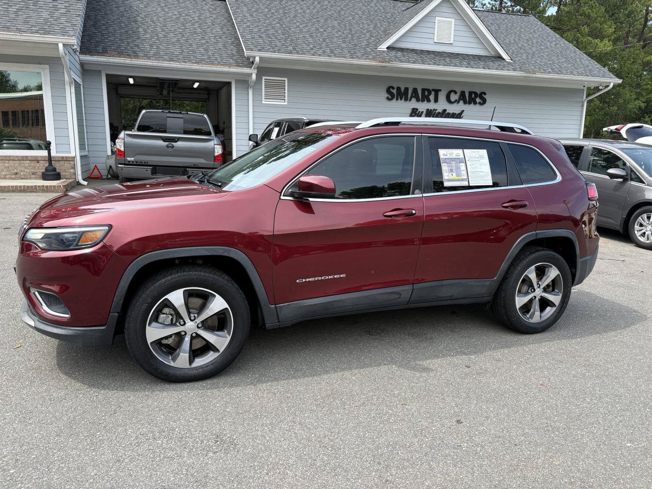 Used 2019 Jeep Cherokee Limited AWD/4WD image 2
