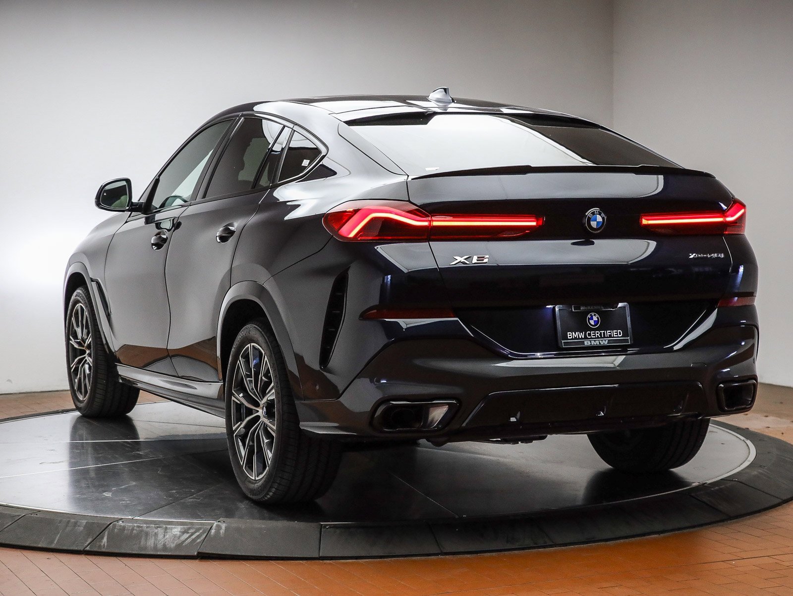 Certified 2023 BMW X6 xDrive40i w/ M Sport Package image 9