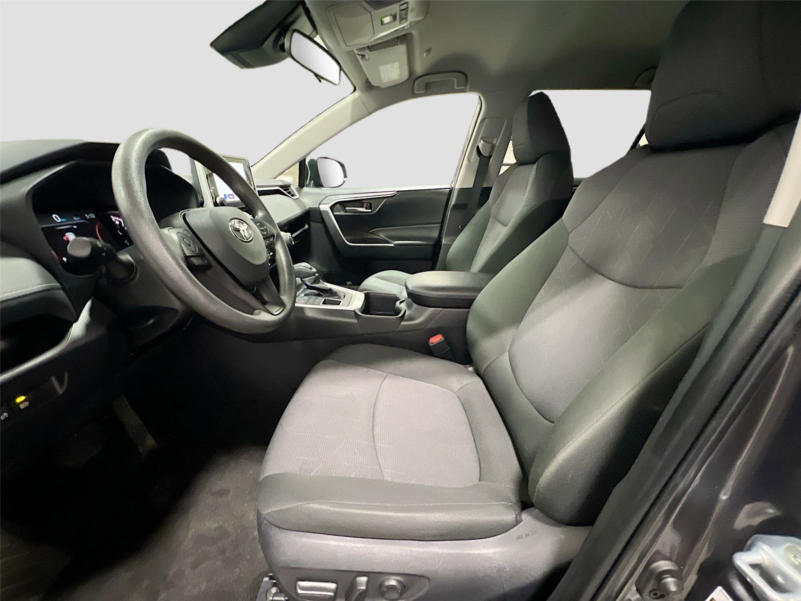 Used 2025 Toyota RAV4 XLE image 19