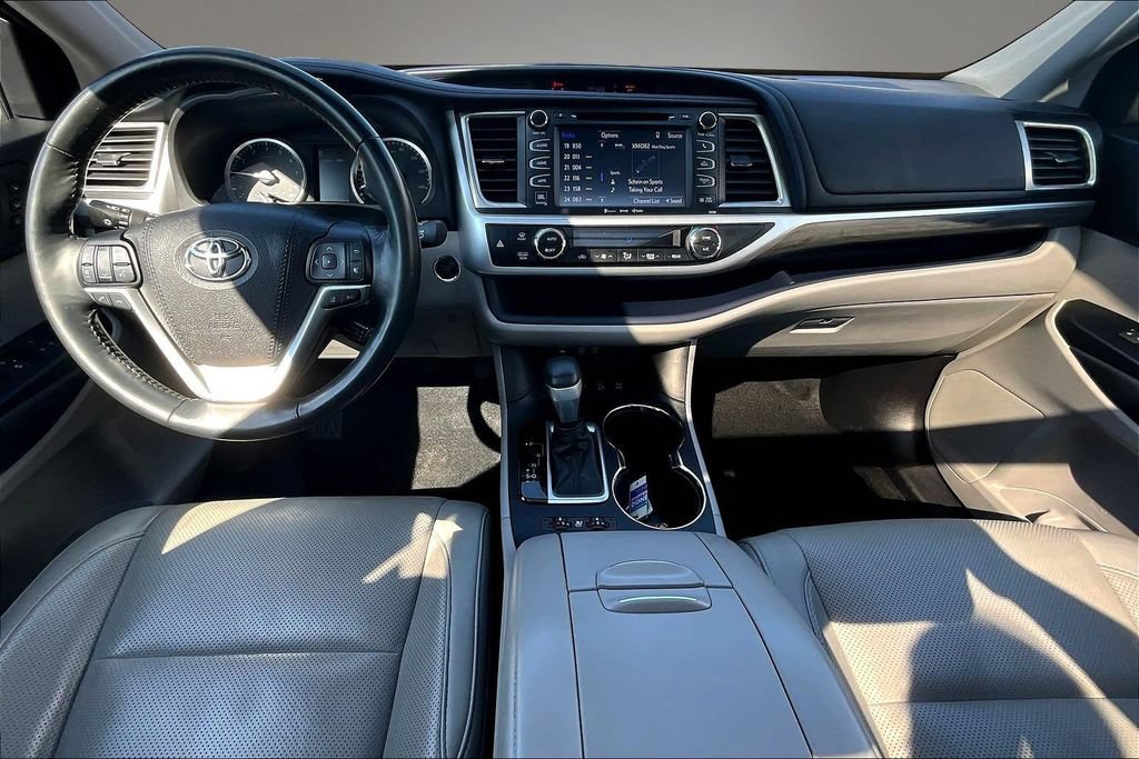 Used 2018 Toyota Highlander Limited Platinum AWD/4WD image 7