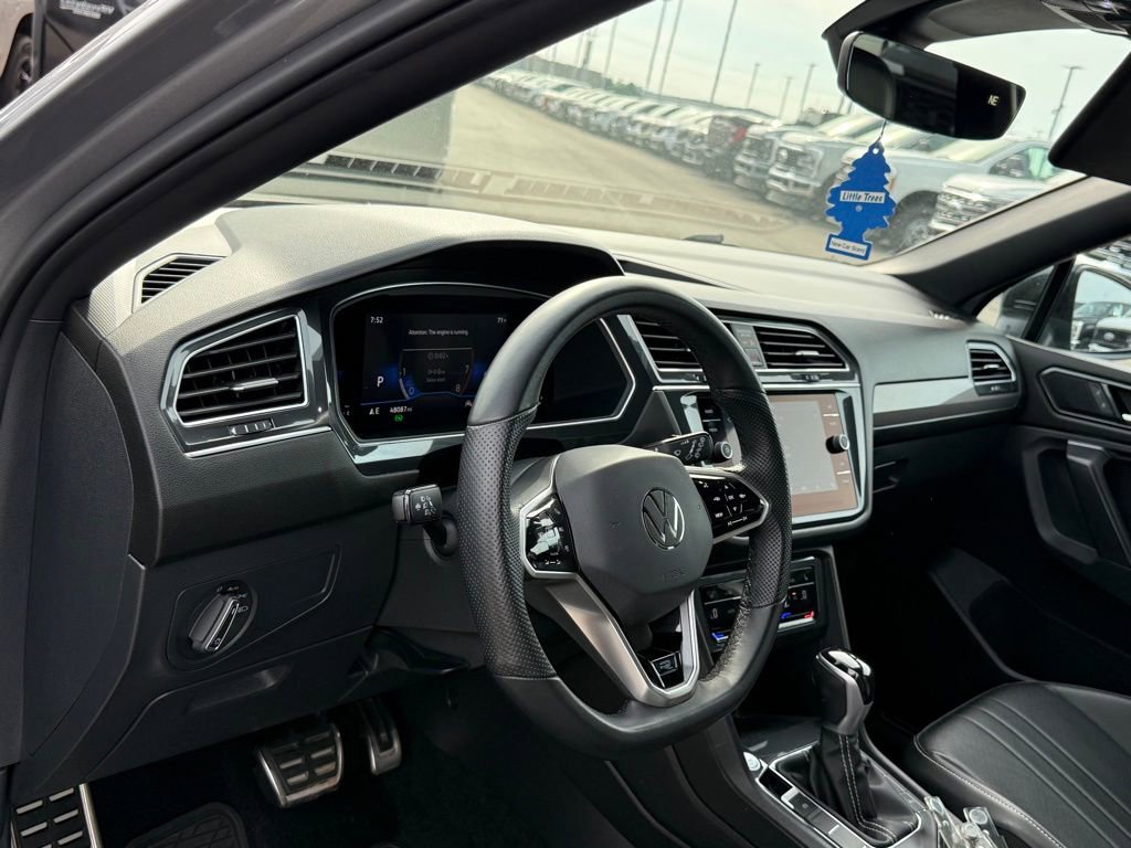Used 2022 Volkswagen Tiguan SE R-Line FWD image 4