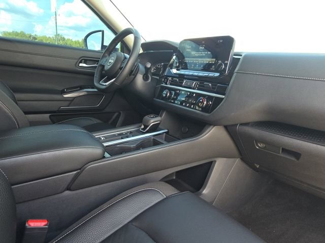Used 2025 Nissan Pathfinder SL w/ SL Premium Package image 23