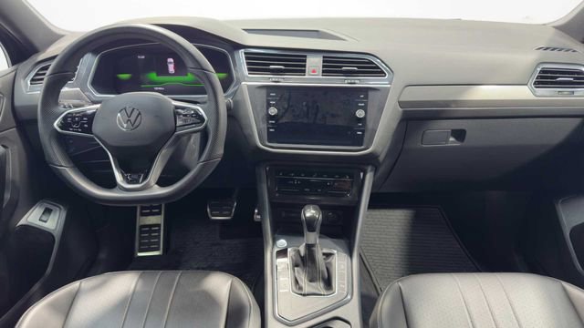Used 2024 Volkswagen Tiguan SE R-Line image 18