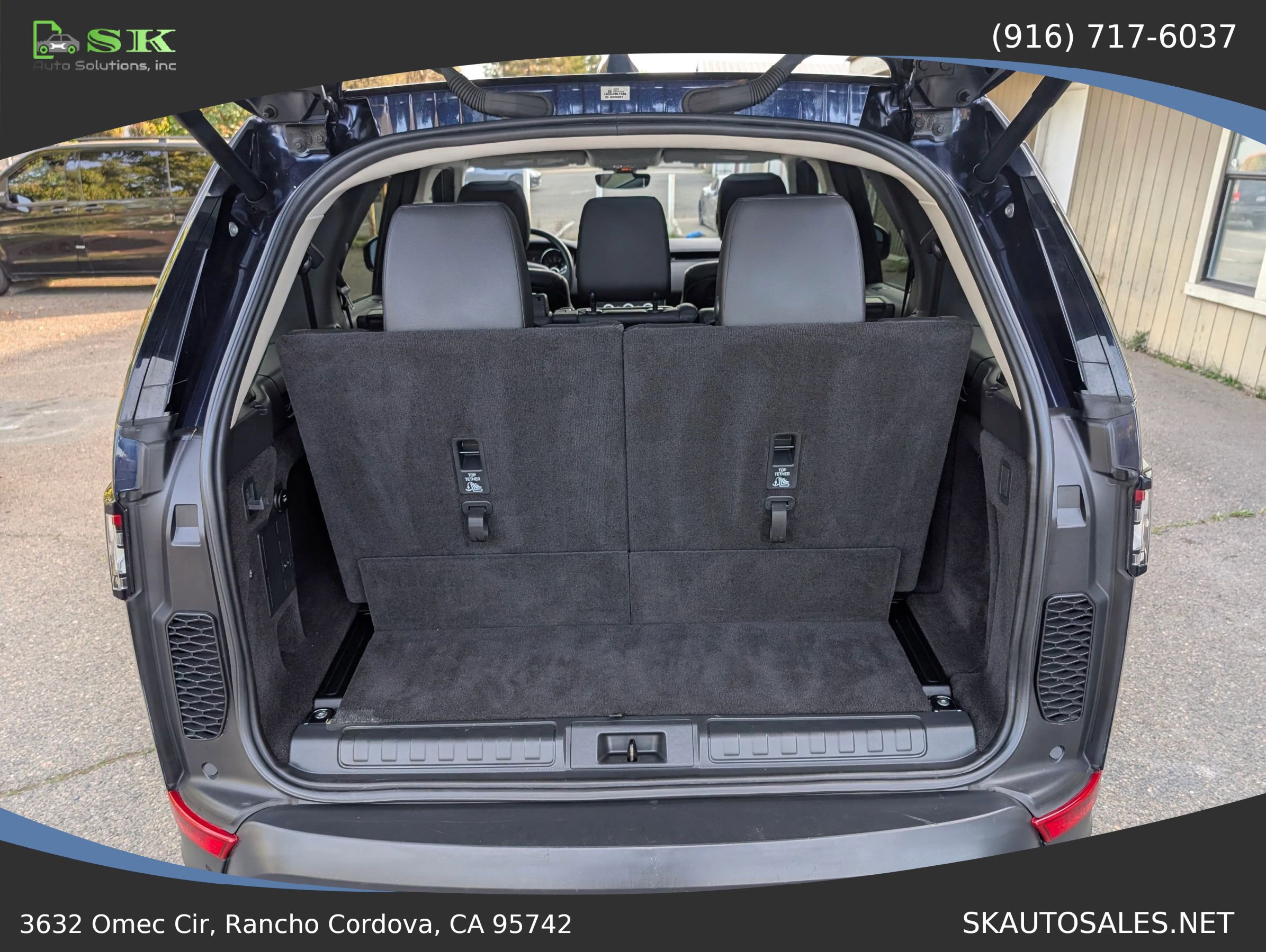 Used 2017 Land Rover Discovery SE image 41