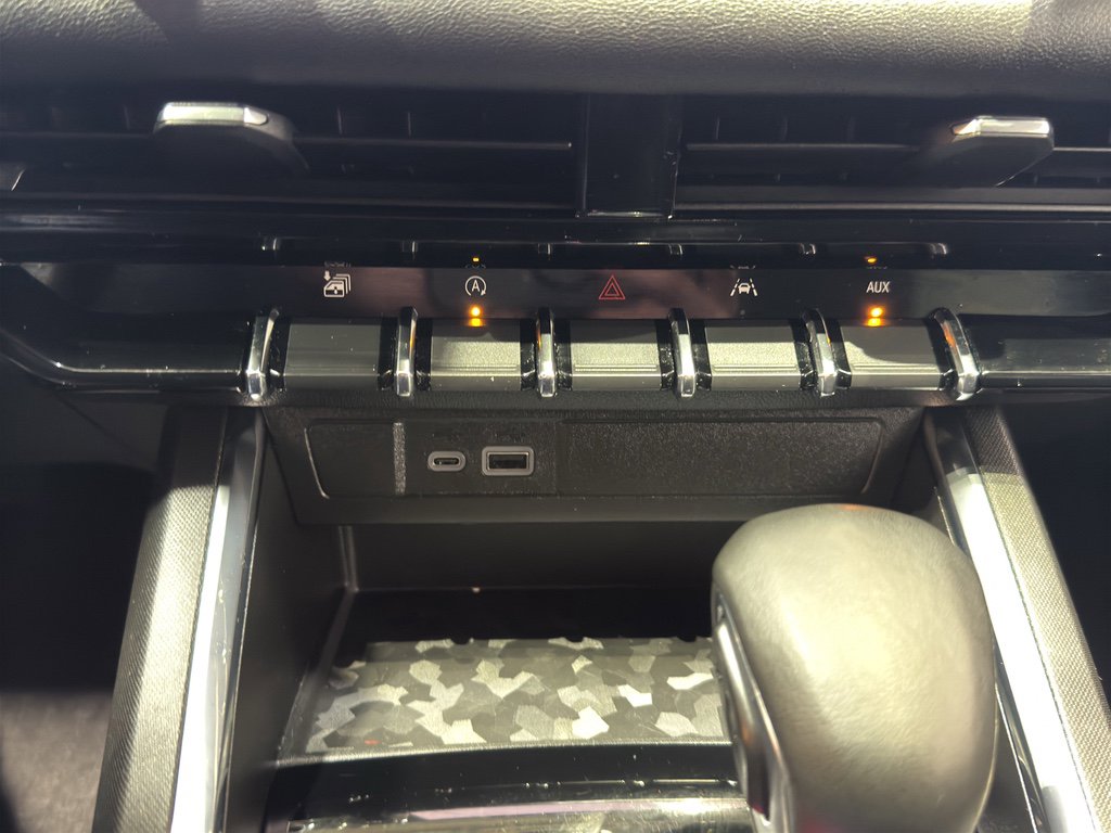 Used 2023 GMC Canyon Elevation w/ Elevation Premium Package image 31