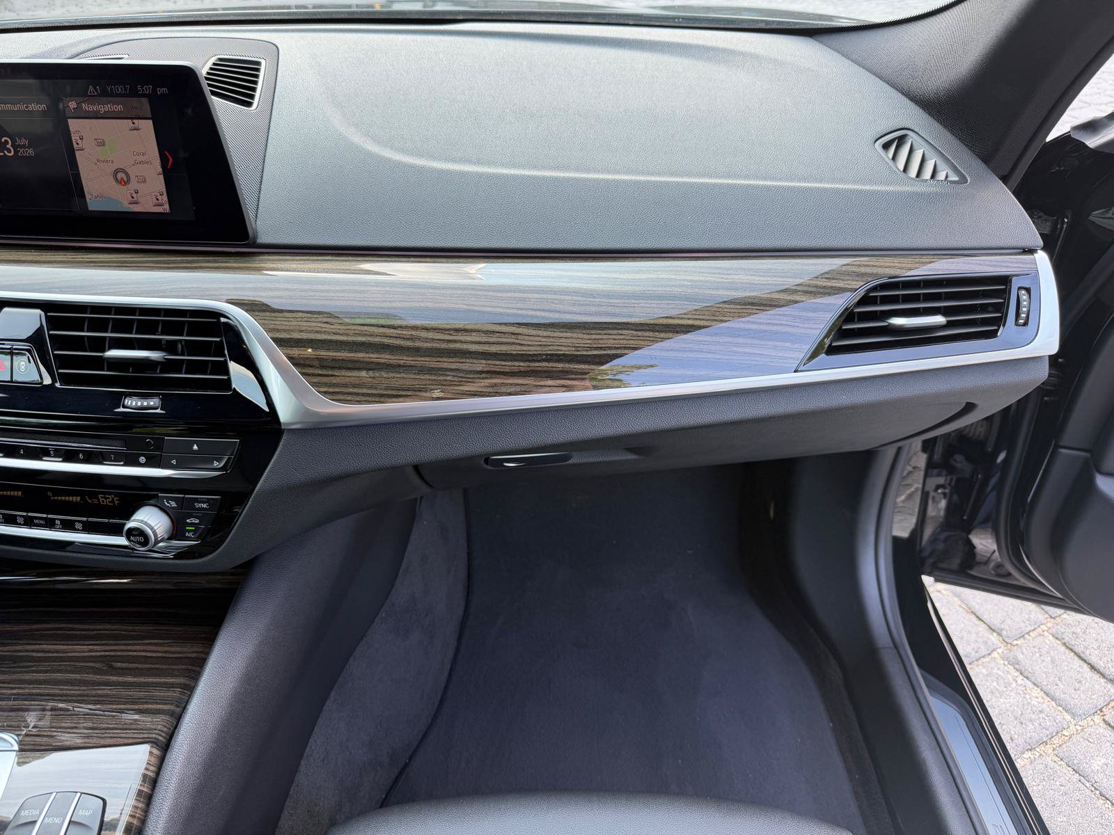 Used 2019 BMW 530e RWD image 37