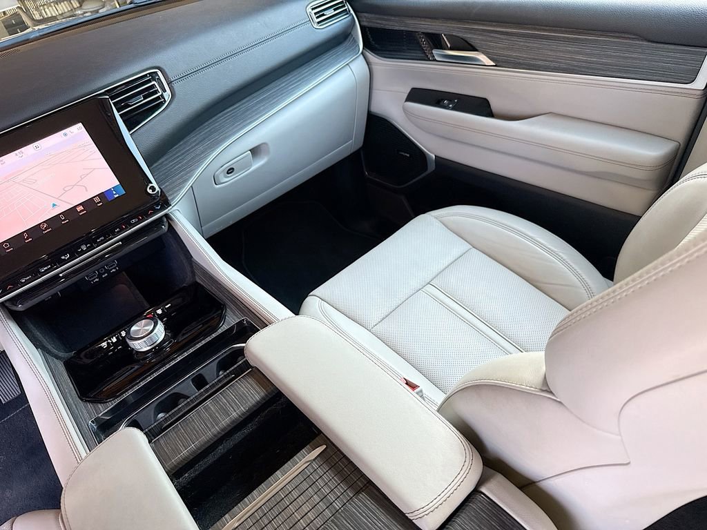 Used 2024 Jeep Wagoneer Series II w/ Flexible Seating Group image 26