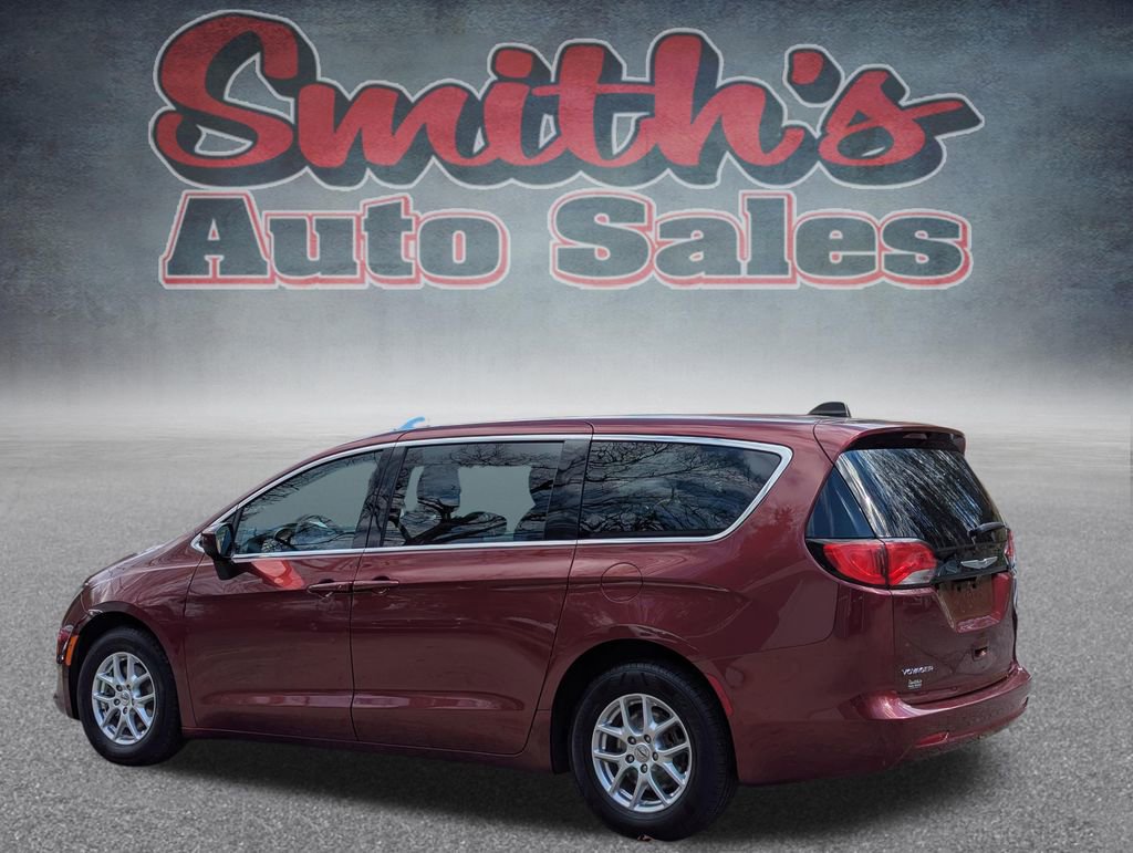Used 2023 Chrysler Voyager LX FWD image 4