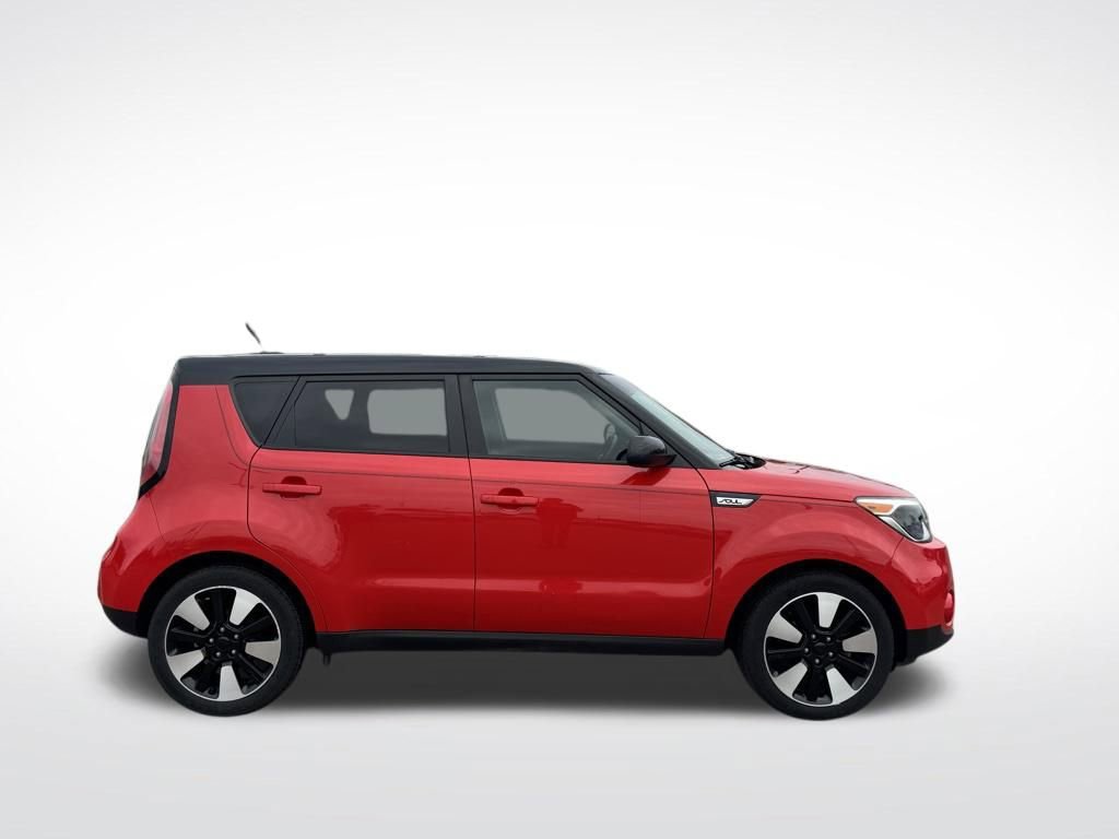 Used 2018 Kia Soul + image 2