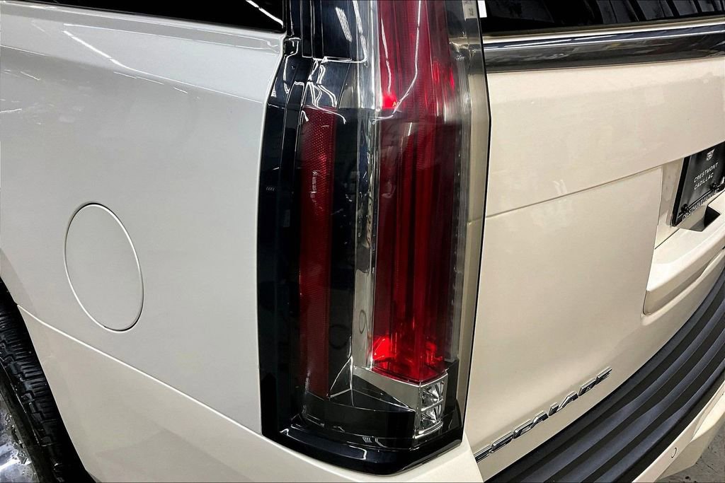 Used 2015 Cadillac Escalade Luxury image 23