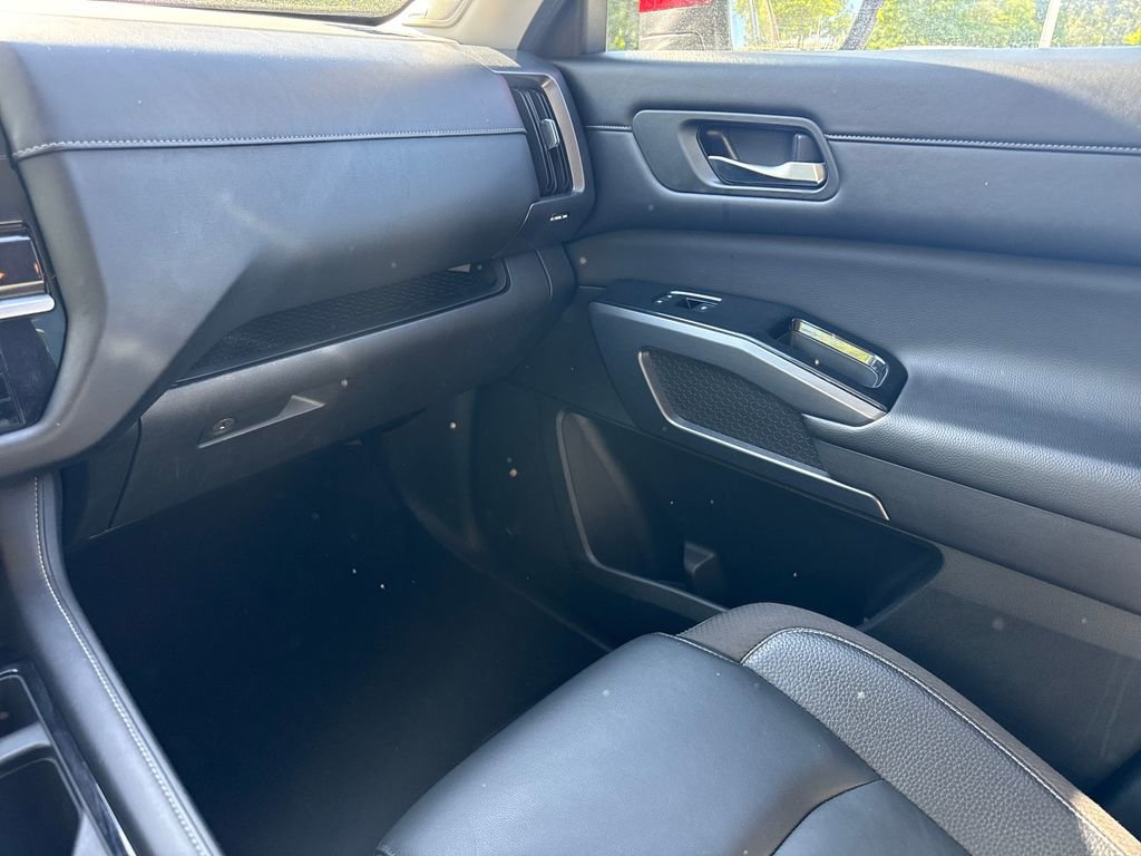 Used 2022 Nissan Pathfinder SL w/ SL Premium Package image 17