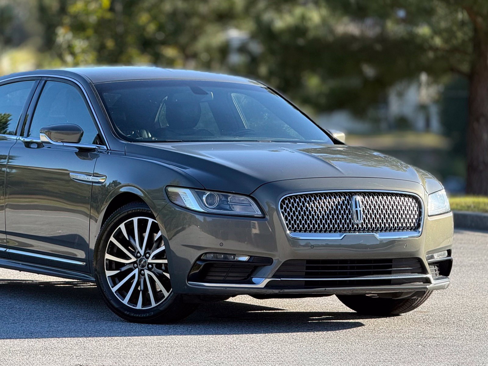 Used 2017 Lincoln Continental Select FWD image 46