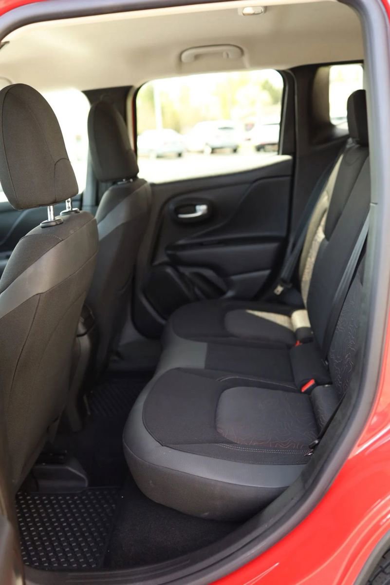 Used 2023 Jeep Renegade Latitude AWD/4WD image 31