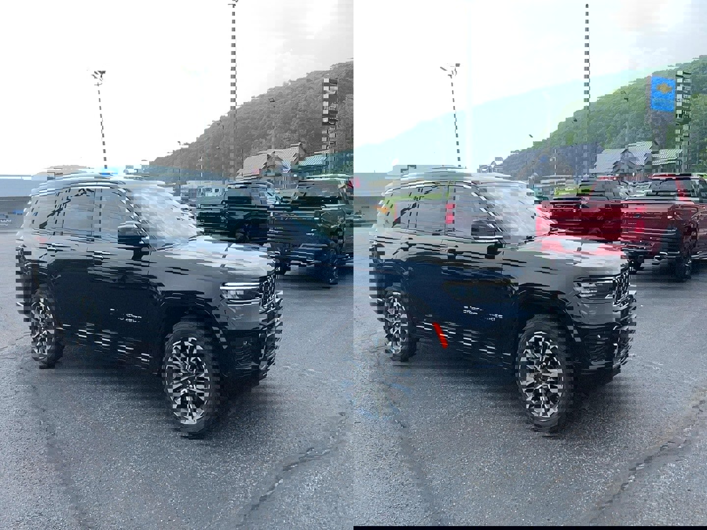 Used 2021 Jeep Grand Cherokee L Overland w/ Luxury Tech Group IV image 1