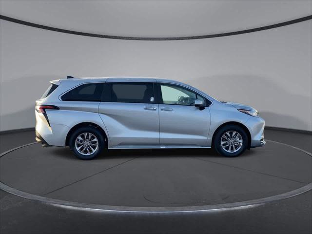 Certified 2023 Toyota Sienna XLE image 9