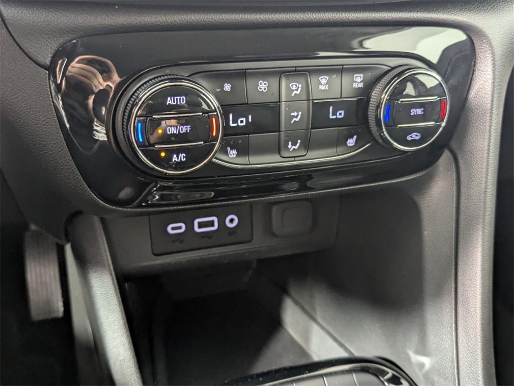 Used 2023 Buick Encore GX Select w/ Safety Package II image 21