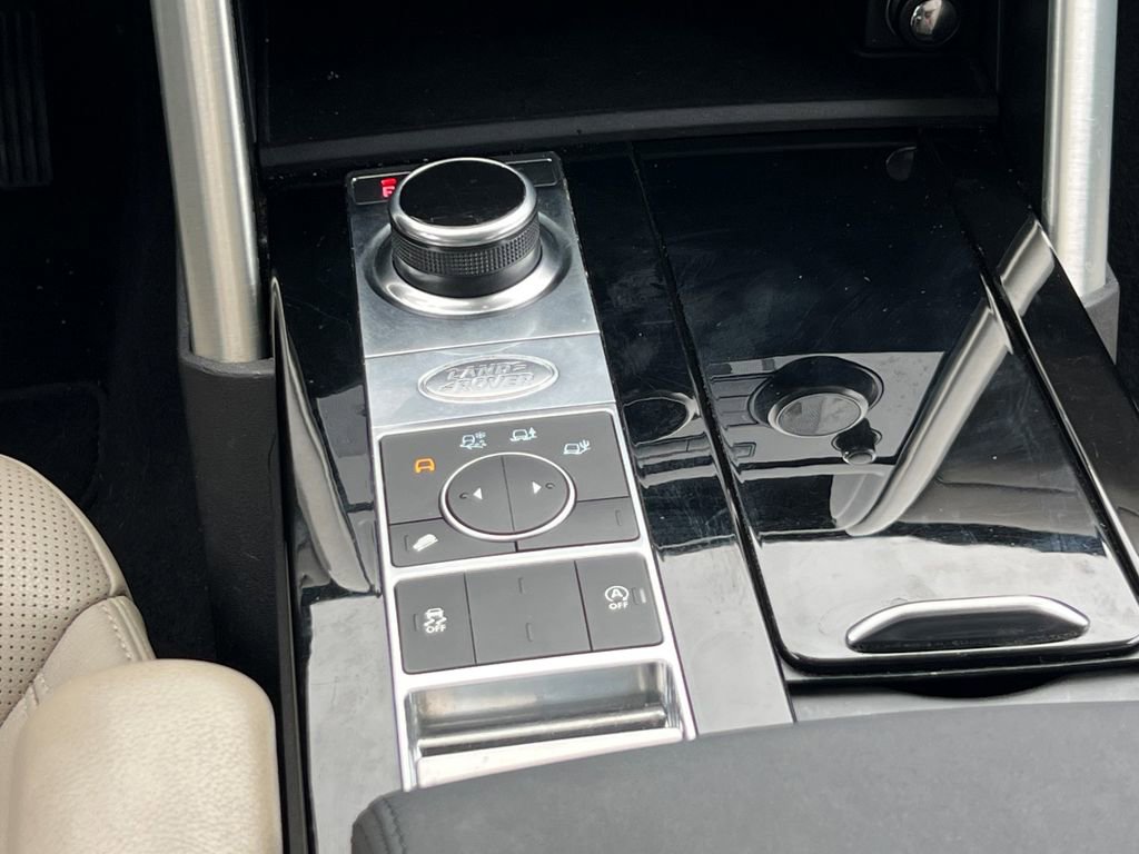 Used 2019 Land Rover Discovery HSE image 25
