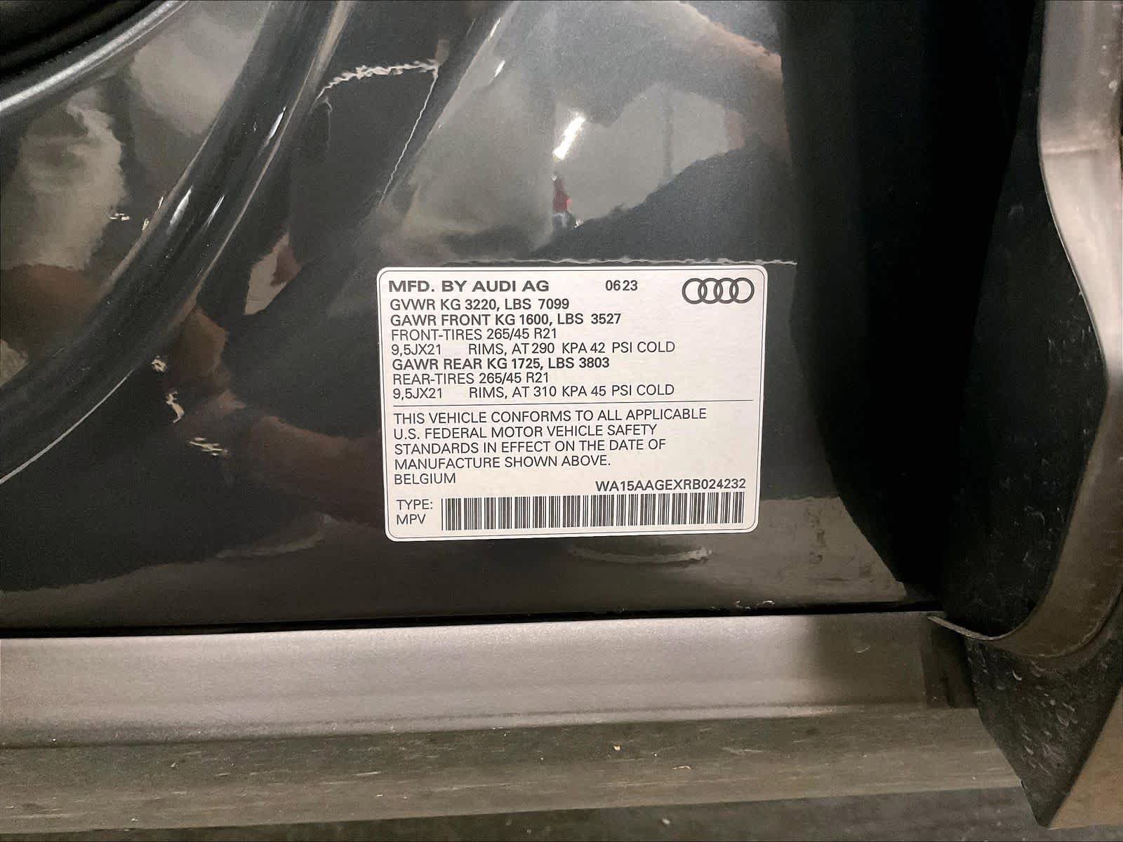 Used 2024 Audi Q8 e-tron Premium Plus w/ Premium Plus Package AWD/4WD image 34