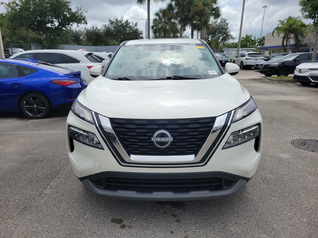 Used 2023 Nissan Rogue SV FWD image 2
