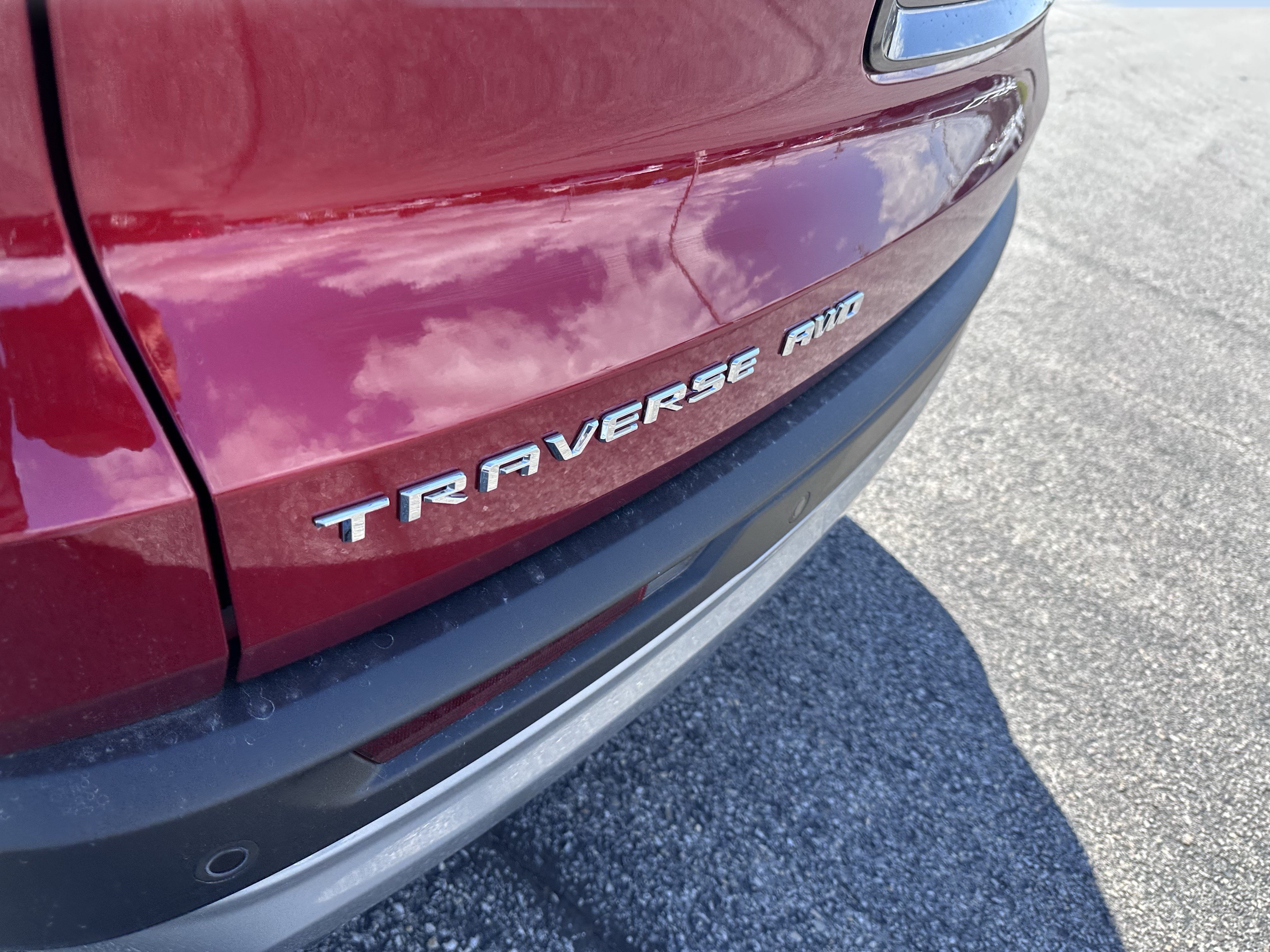 New 2027 Chevrolet Traverse LT w/ Sun and Wheel Package AWD/4WD image 4