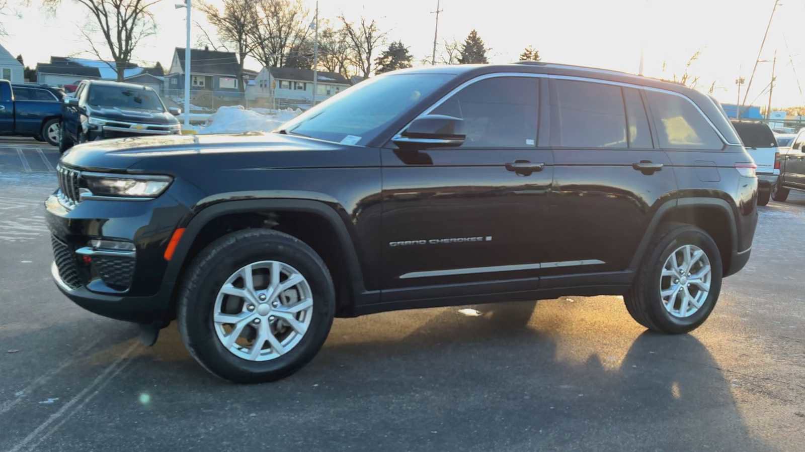 Used 2023 Jeep Grand Cherokee Limited image 6