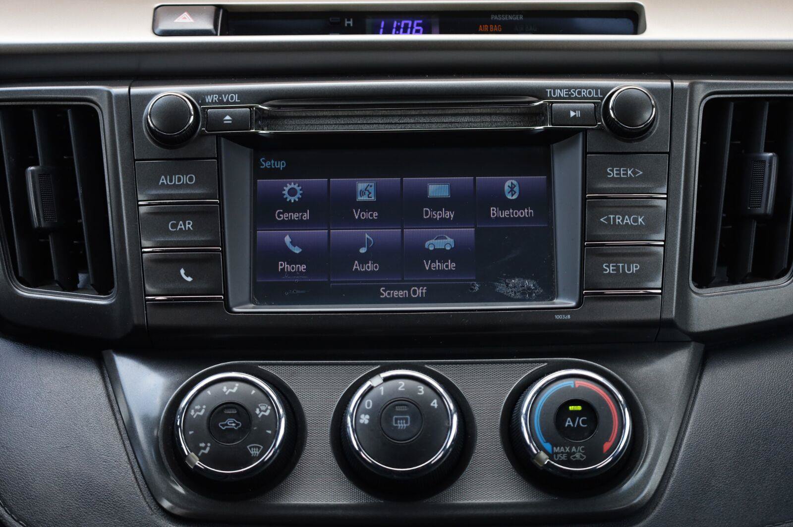 Used 2015 Toyota RAV4 LE FWD image 36