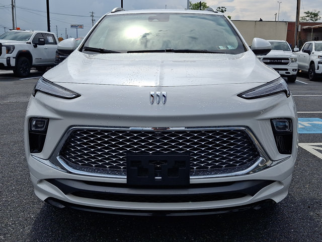 Used 2025 Buick Encore GX Avenir w/ Avenir Technology Package FWD image 2