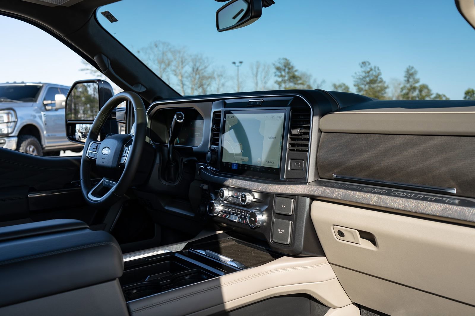 Used 2025 Ford F250 Platinum w/ Platinum Plus Package image 51