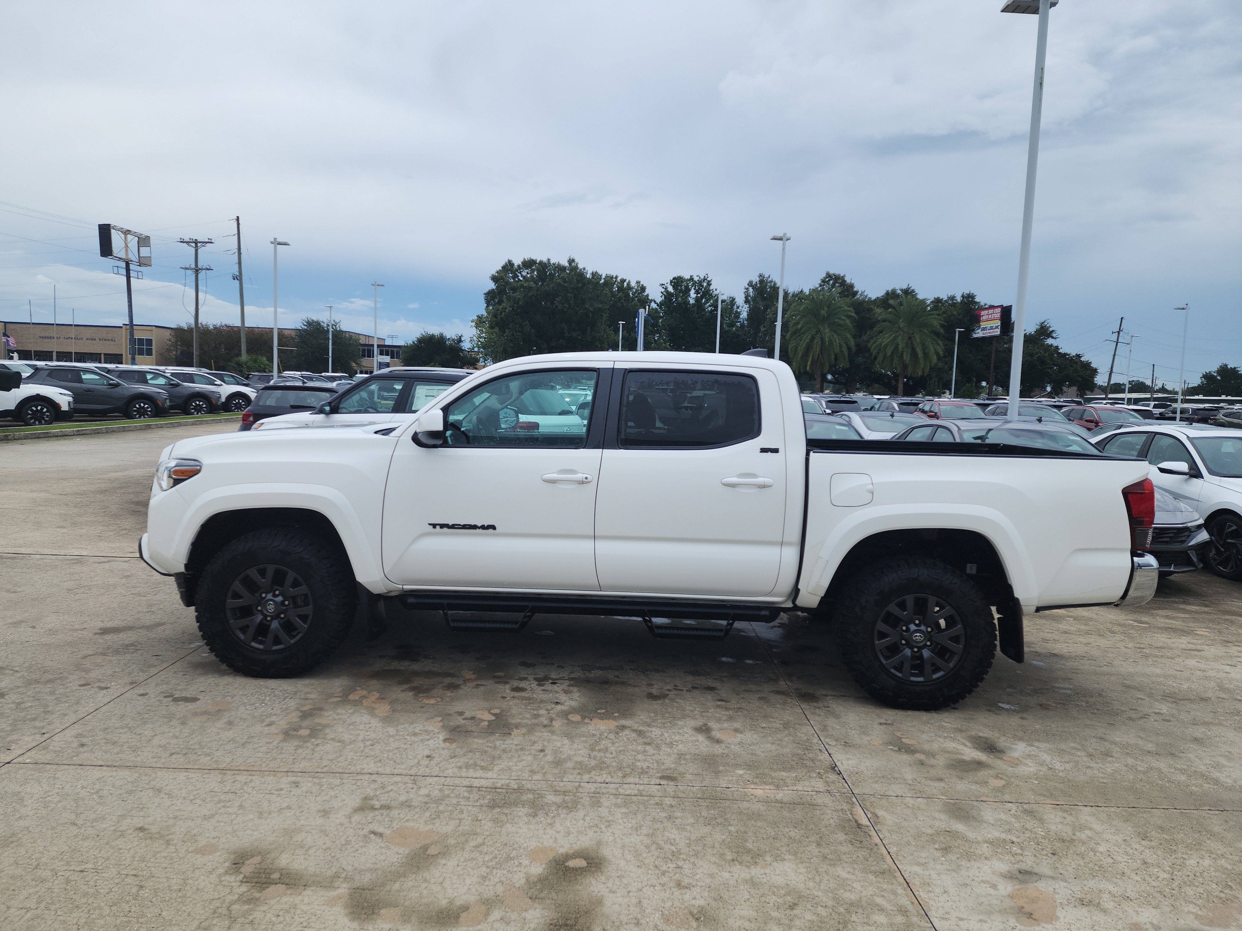 Used 2022 Toyota Tacoma SR5 RWD image 4