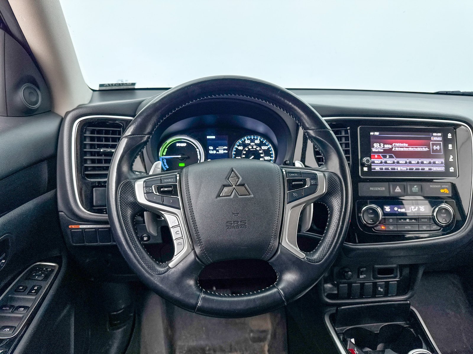 Used 2018 Mitsubishi Outlander SEL image 3