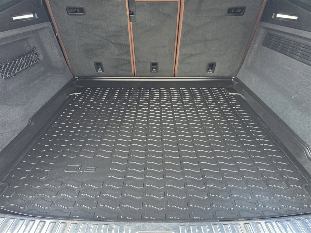 Used 2022 Audi Q8 Premium image 23