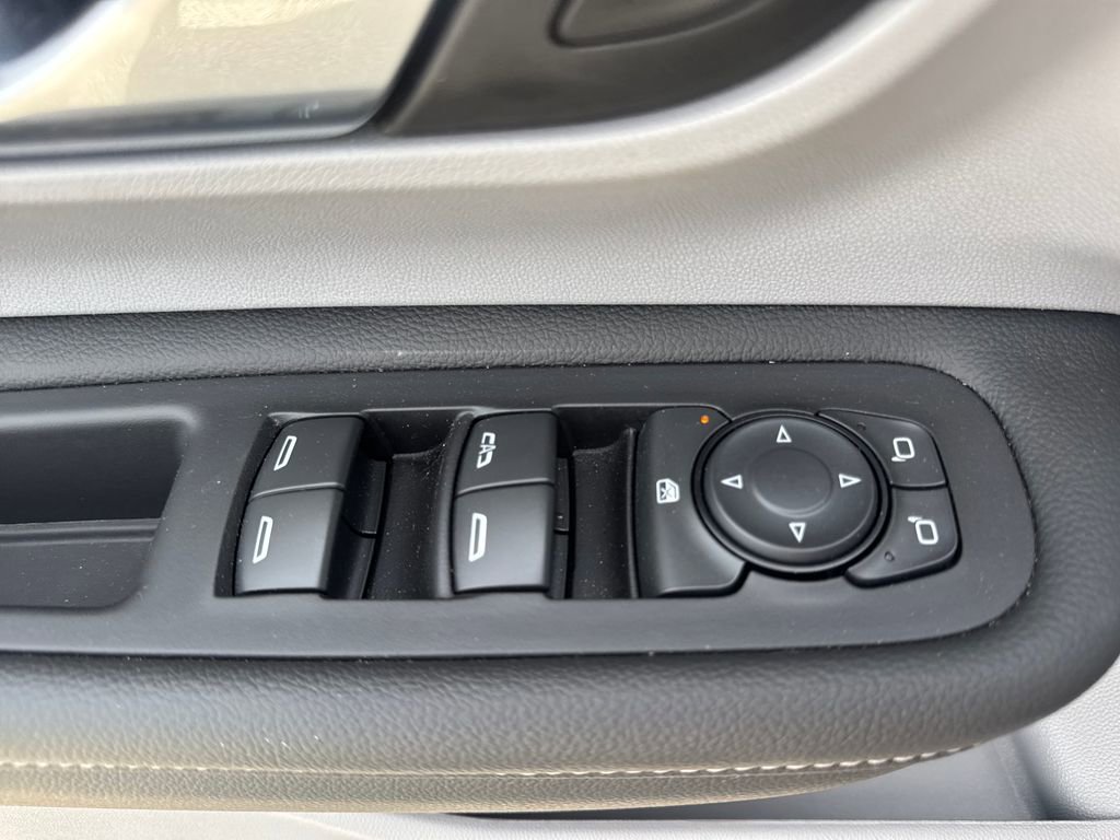 Used 2024 GMC Terrain SLE image 18