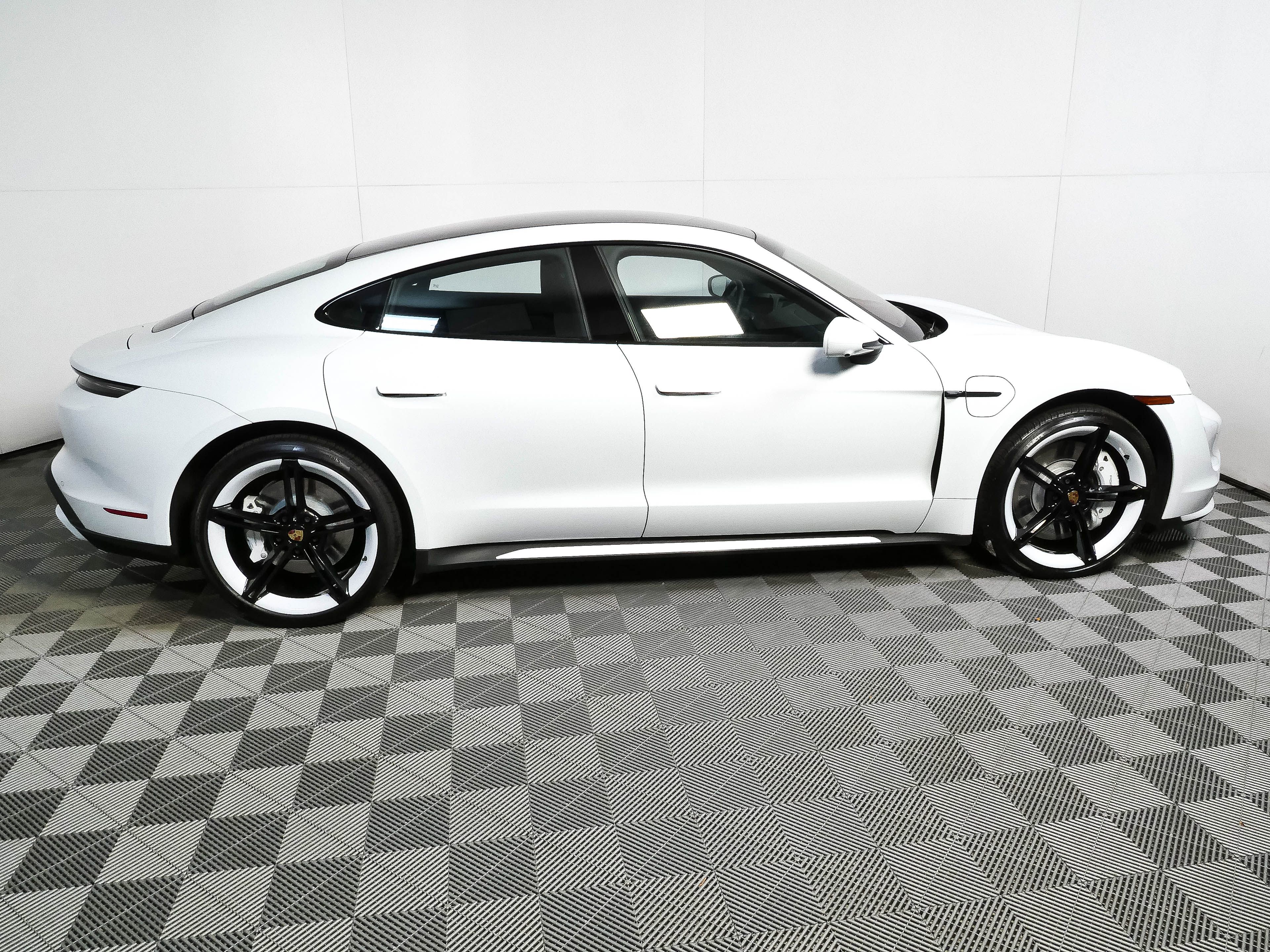 Certified 2021 Porsche Taycan Turbo w/ Premium Package AWD/4WD image 29