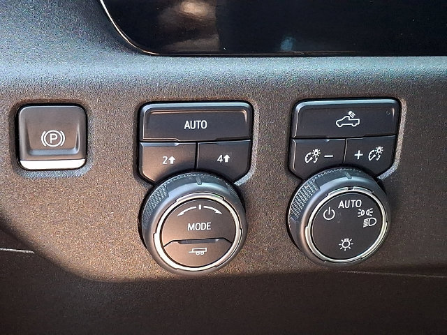 Used 2023 Chevrolet Silverado 1500 LT AWD/4WD image 26