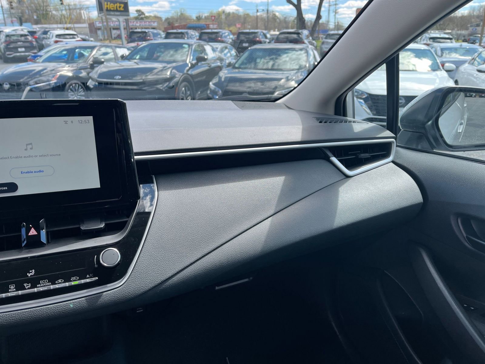 Used 2025 Toyota Corolla LE image 30