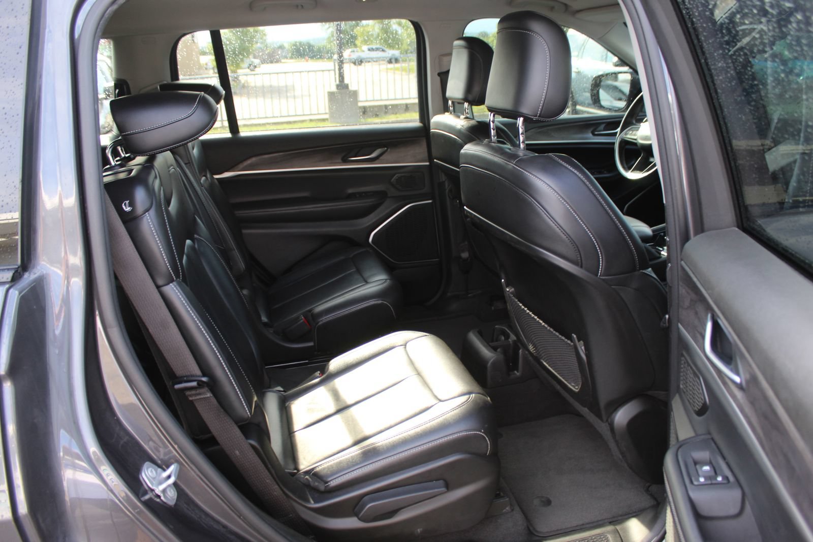 Used 2022 Jeep Grand Cherokee L Limited w/ MOPAR Finishing Package AWD/4WD image 14