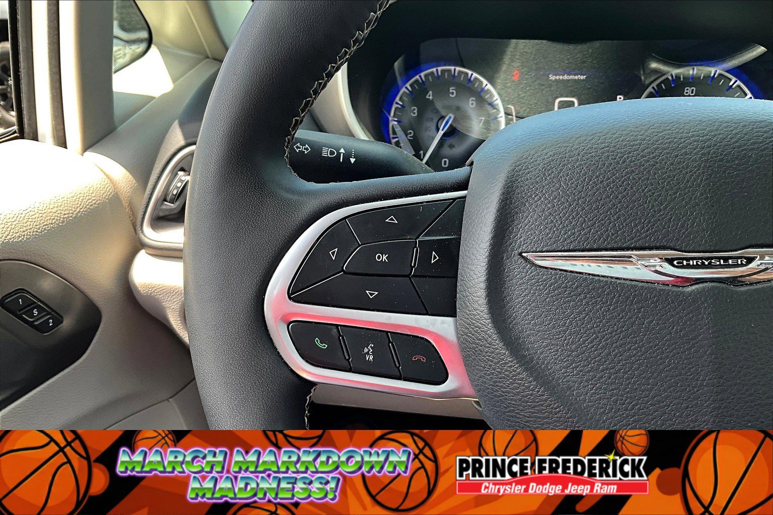 Used 2022 Chrysler Pacifica Touring-L image 15