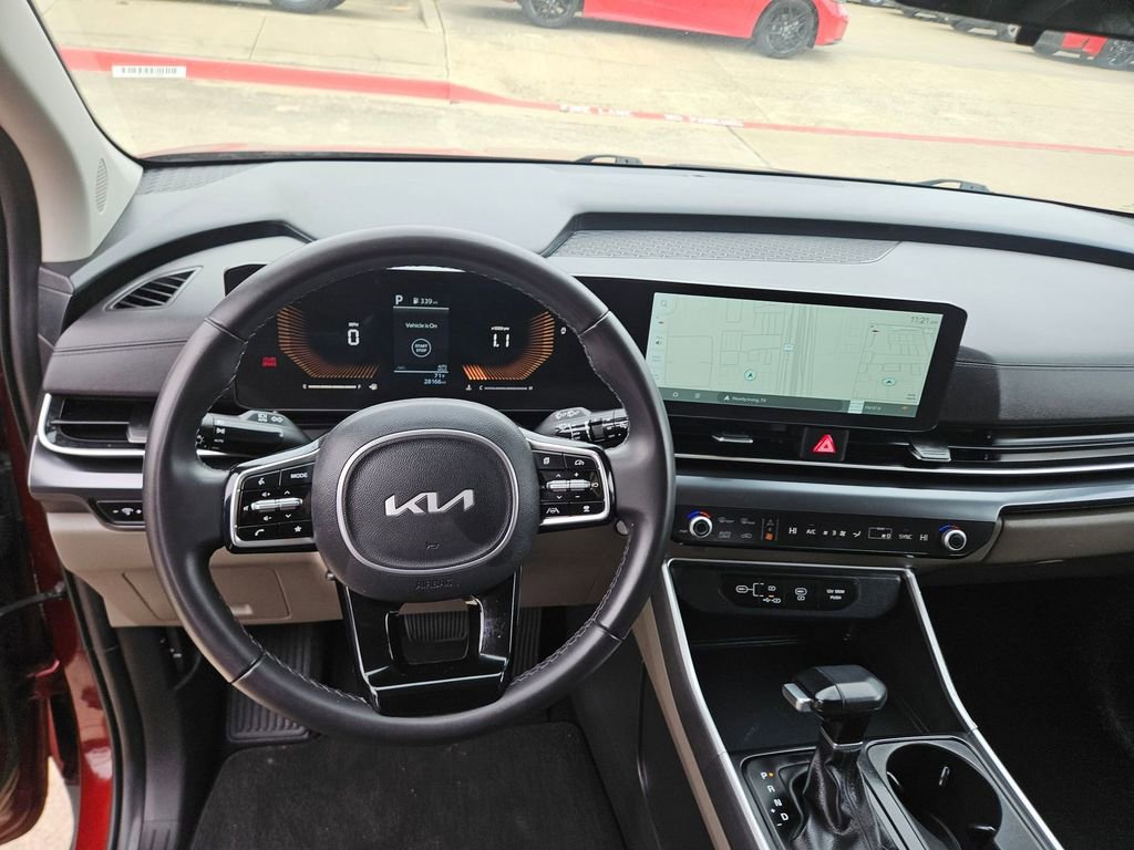 Used 2025 Kia Carnival image 17