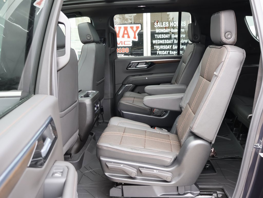 New 2025 Chevrolet Suburban High Country image 28