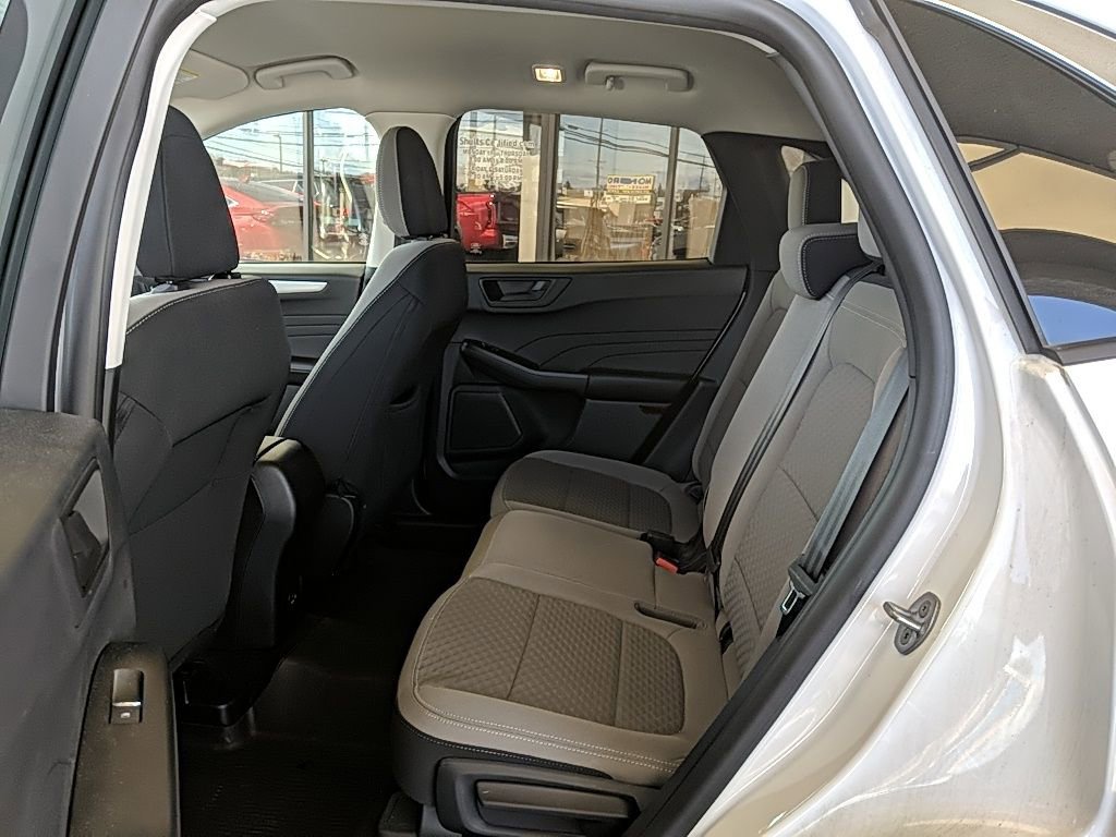 Used 2022 Ford Escape SE image 14