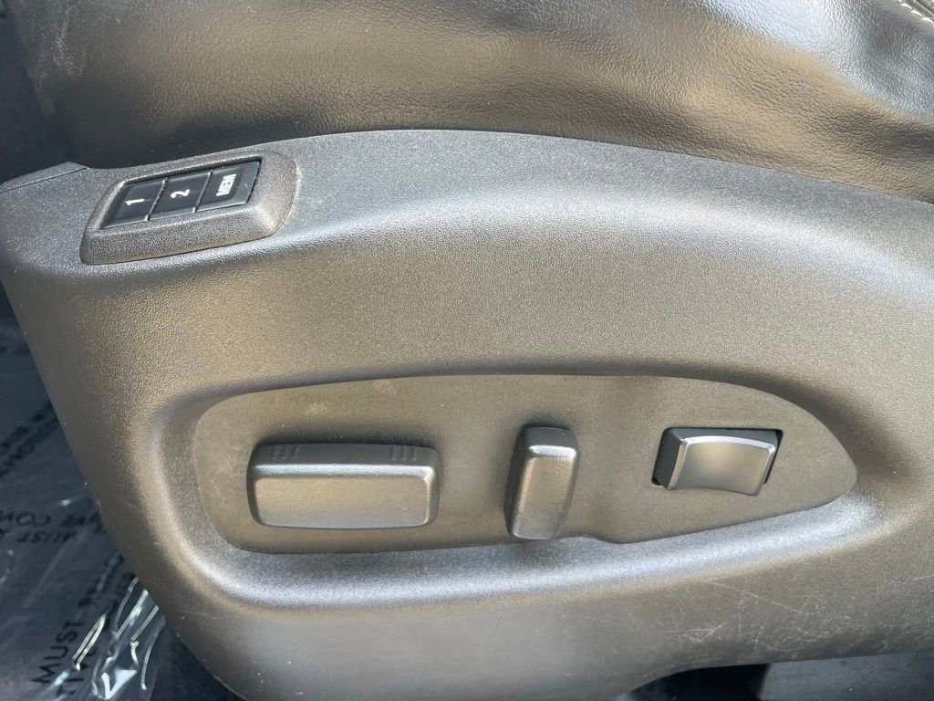 Used 2013 Cadillac SRX Luxury w/ Driver Awareness Package FWD image 28