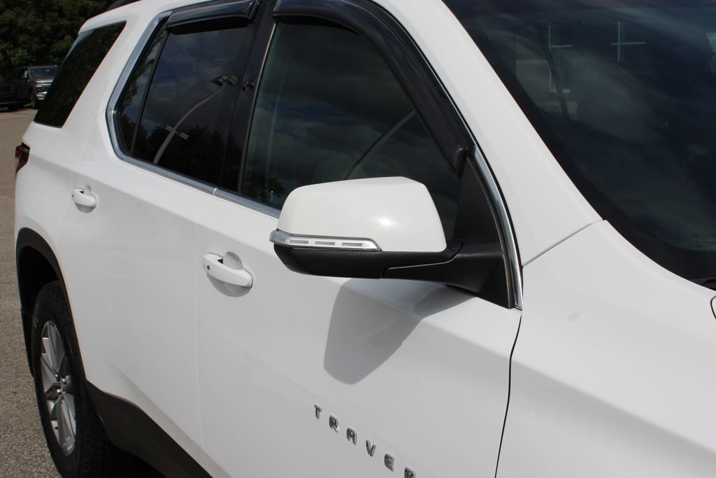 Used 2022 Chevrolet Traverse LT FWD image 2