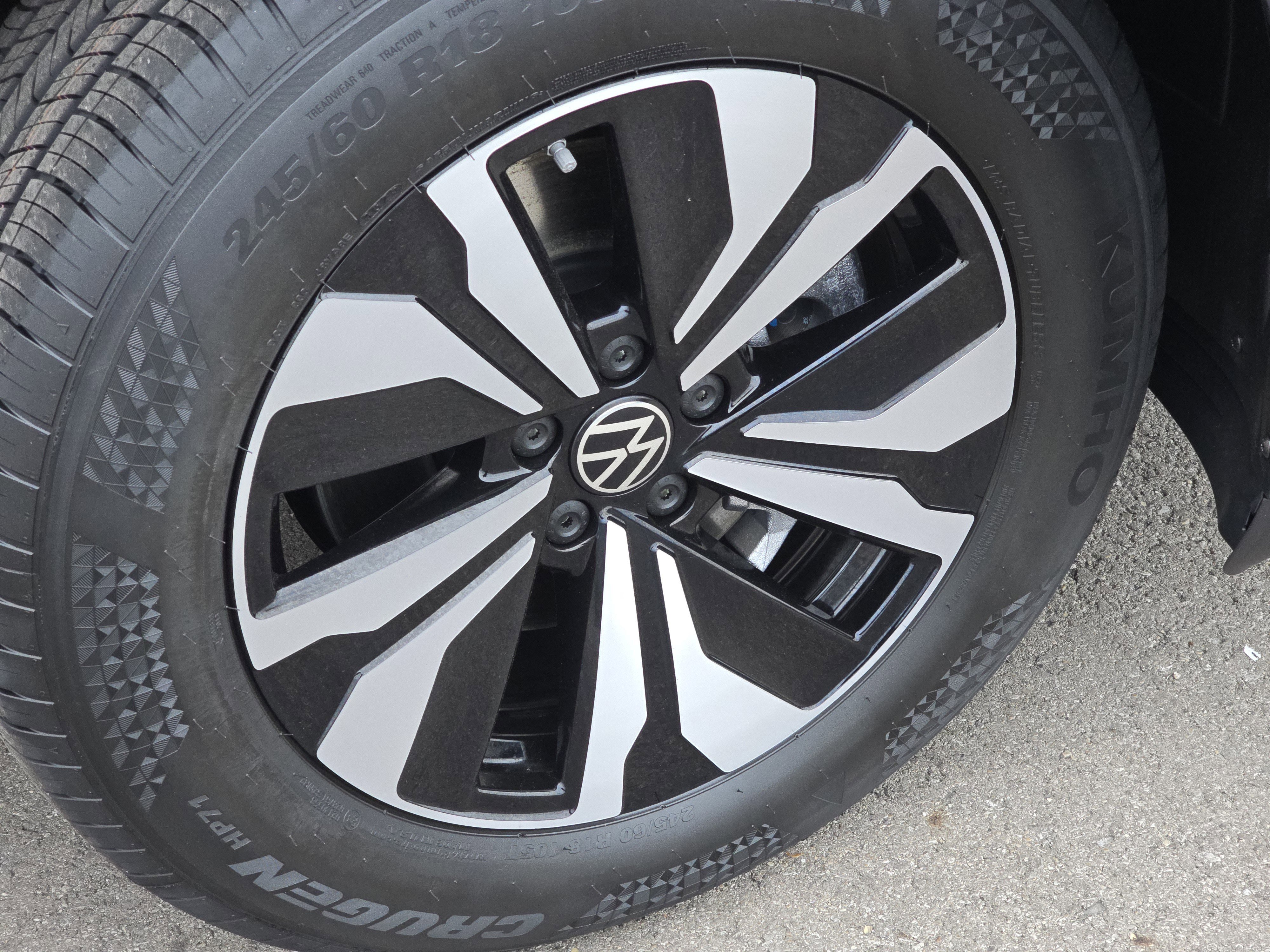 New 2026 Volkswagen Atlas Cross Sport SE image 13