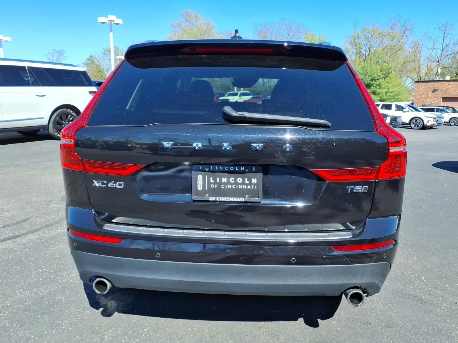 Used 2019 Volvo XC60 T5 Momentum w/ Protection Package Premier image 6